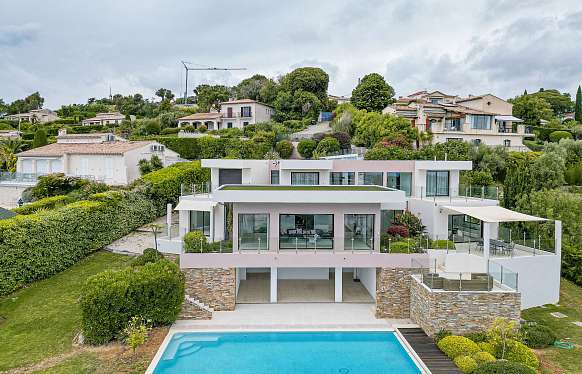 Modern Villa with Panoramic Sea Views in Private Domain in Antibes