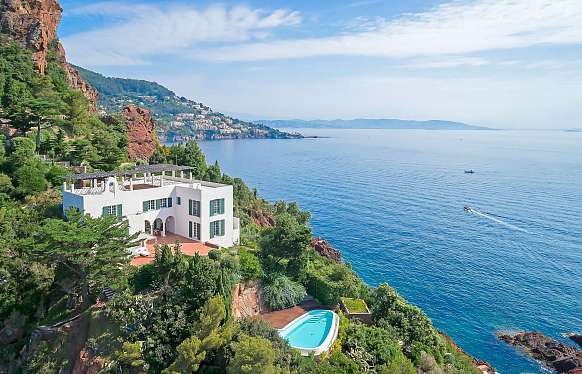 Villa pieds dans l'eau à Théoule-sur-Mer