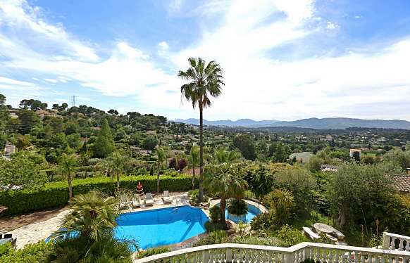 Villa with pool and nice view over Mougins