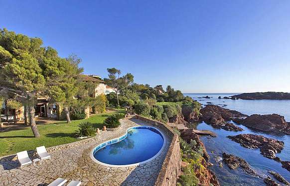 Agay Waterfront Estate with Direct Sea Access and Expansive Grounds