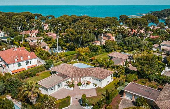 Villa au cœur du Cap d’Antibes à pied de la plage