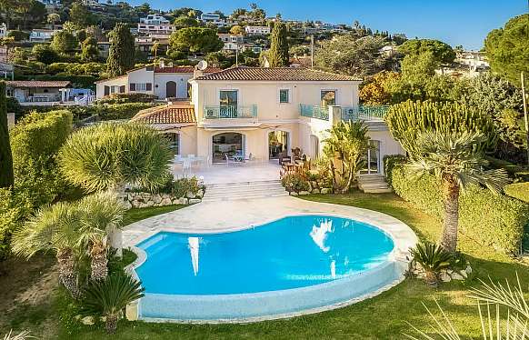 Villa familiale avec piscine chauffée proche plages