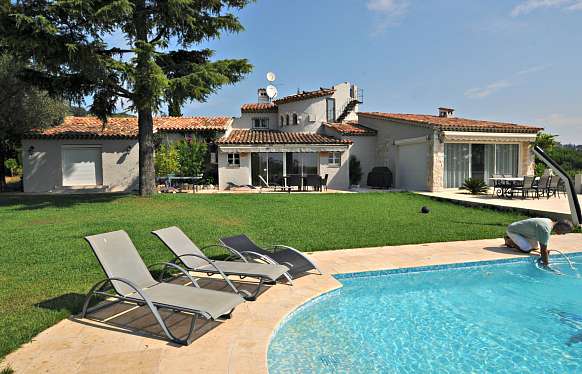 Spacious family house in Mougins