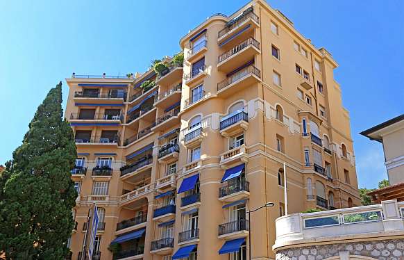 Panoramic View Rooftop Penthouse in Monaco's Jardin Exotique