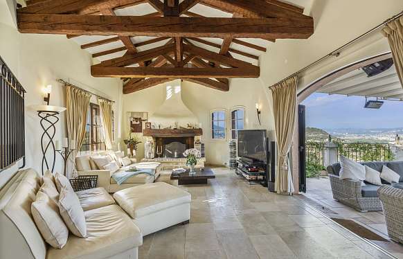 Villa avec piscine et vue mer dans le domaine fermé de Théoule-sur-Mer