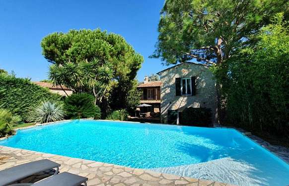 Rent a house in Antibes close to golf and beach