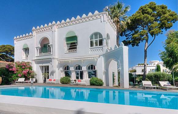 Location d'une villa de luxe dans une magnifique propriété pieds dans l'eau à Saint Raphael