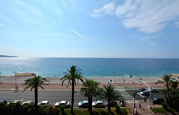 Rent sea view duplex apartment in Nice