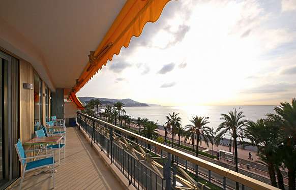 Sea View 3-Bedroom Apartment on Promenade des Anglais