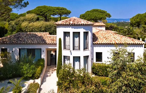 Location villa moderne à Saint-Tropez