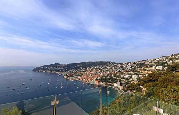 Аренда современной виллы с панорамным видом на море в Villefranche-sur-Mer