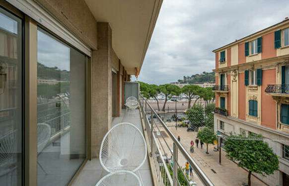 Mixed-use apartment in prime location near Port Hercule