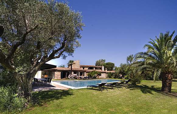 Rent villa near the beach in Saint Tropez