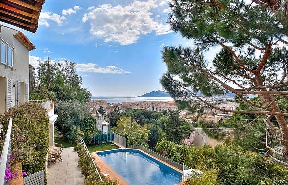 Sea view villa in Cannes close to Croisette beach