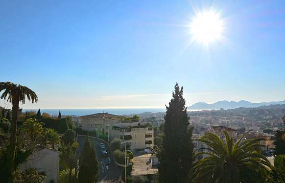 Location d'une villa californienne avec piscine à Cannes