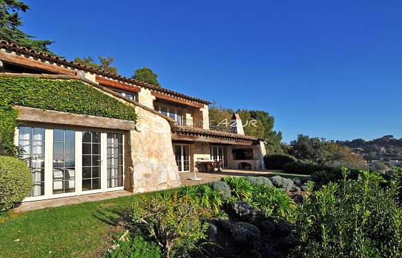 Provencal style villa for rent in Biot