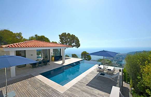 Villefranche-sur-Mer Modern Villa with Panoramic Sea View in Gated Community