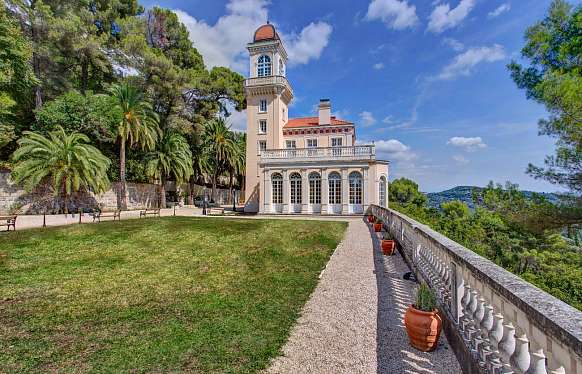 Stunning 19th-Century Estate Overlooking Grasse