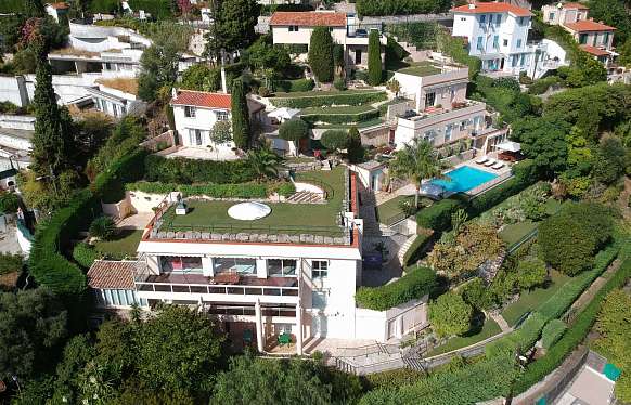 Spacious Three-Building Estate in Roquebrune-Cap-Martin with Sea Views