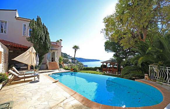 Sea view house with heated pool in Nice