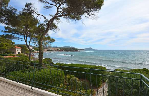 Location d'une villa "pieds dans l'eau" dans une résidence fermée à Saint Raphael