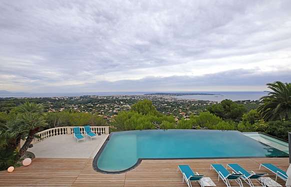 Luxury house with panoramic sea view for rent in Cannes