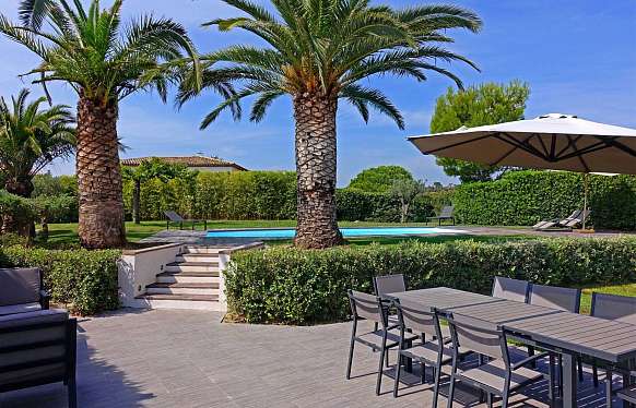 Villa with swimming pool and tennis court in a gated domain in Villeneuve-Loubet