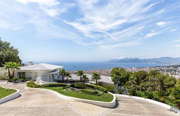 Cannes Hills Luxury Estate with Panoramic Views and Vast Gardens