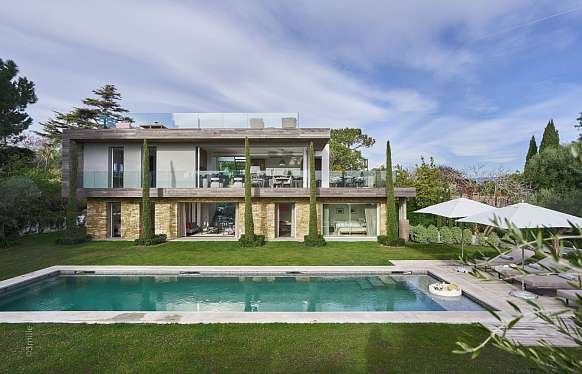 Contemporary Villa on the Cap d'Antibes with Panoramic Sea and the Alps Views