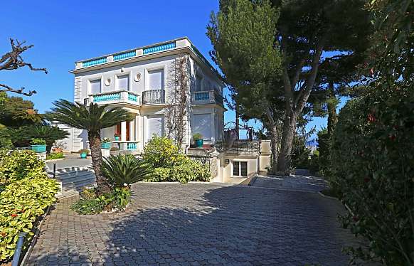 Property for sale in prestigious area of Nice