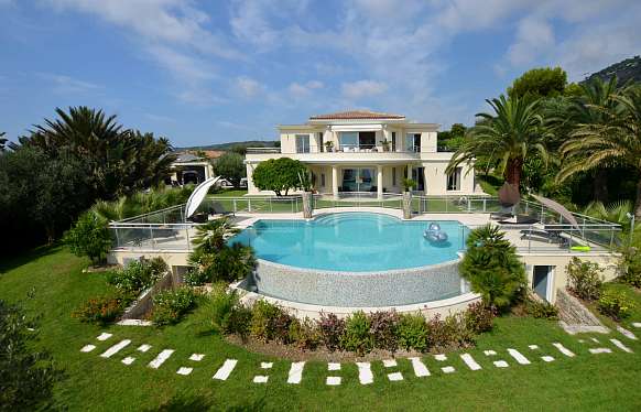 Beaulieu-sur-Mer Villa with Panoramic Sea Views and Modern Design