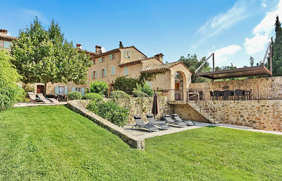 Magnifique bastide en pierre du XVIIIe siècle à Grasse