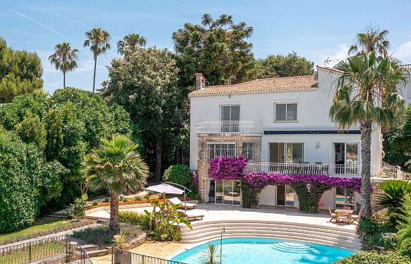 Location villa de luxe avec piscine et vue mer à Cap d’Antibes