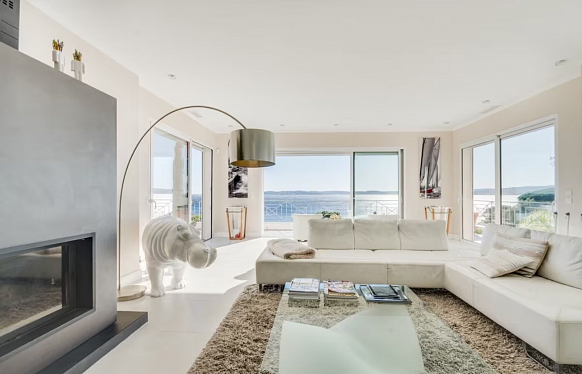 Location villa moderne à Saint-Maxime avec vue mer