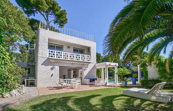 Sea View Villa in Cap d'Antibes Close to Beach Garoupe