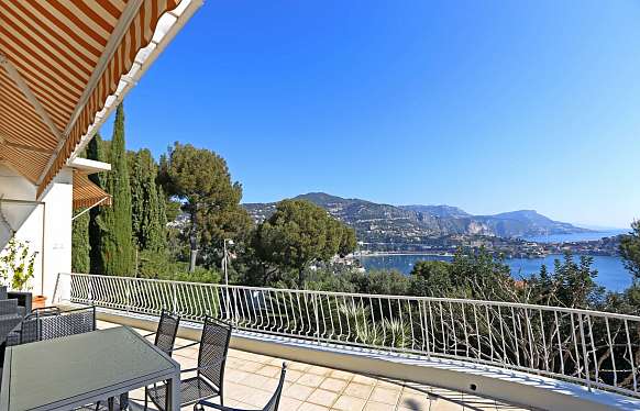 Villa avec jolie vue sur la baie de Villefranche