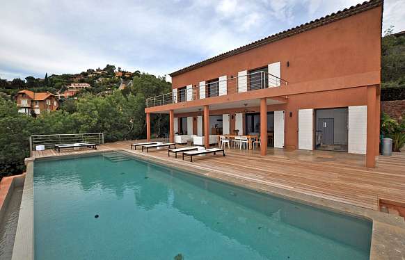 Location d'une villa vue mer panoramique à Théoule-sur-Mer