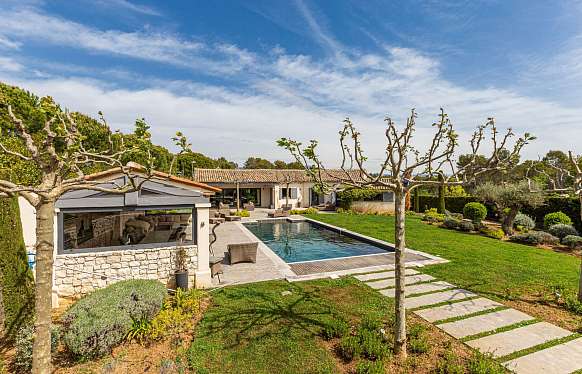 Contemporary Mougins Villa Steps from International School