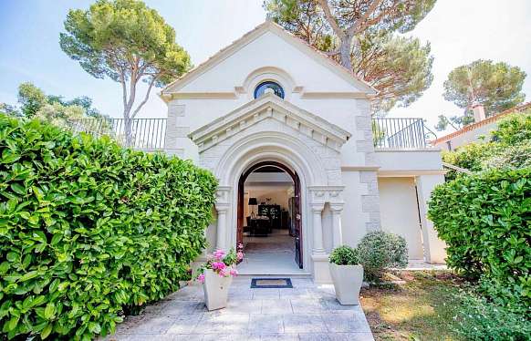 House in Cap d’Antibes close to La Garoupe beach