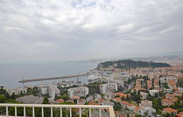 Location d'appartement sur le toit vue mer à Nice