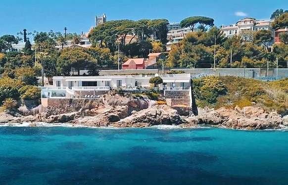 Cannes Waterfront Villa with Private Berth and Panoramic Sea Views