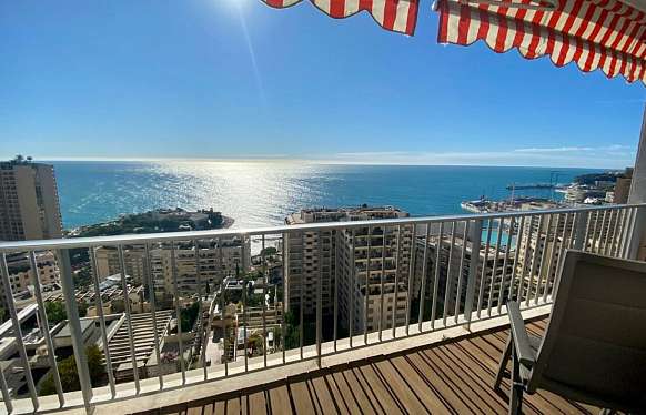 Sea and Monaco views apartment in Château Périgord II residence