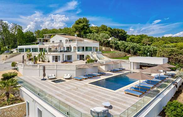 Luxury Estate with Panoramic Sea Views in Mougins