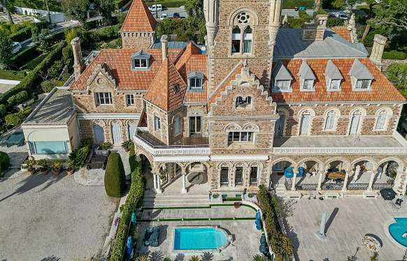 Historic Triplex in Cannes' Château Scott with Panoramic Sea Views