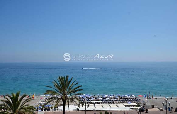 Seafront Apartment with Terrace in Nice