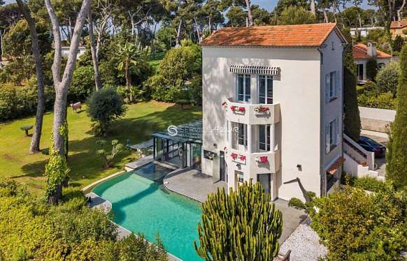 Modern villa near the sea at Cap d'Antibes