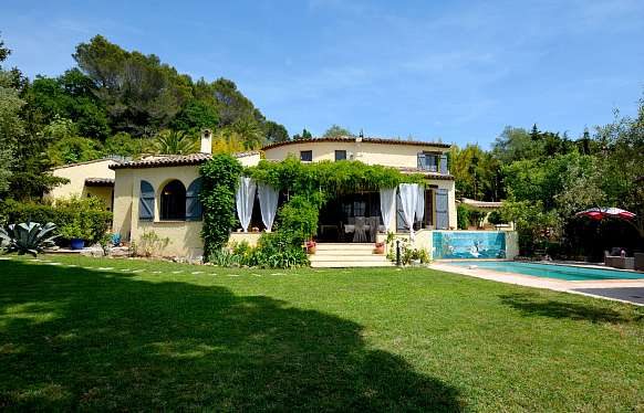 Rent villa in closed area in Mougins