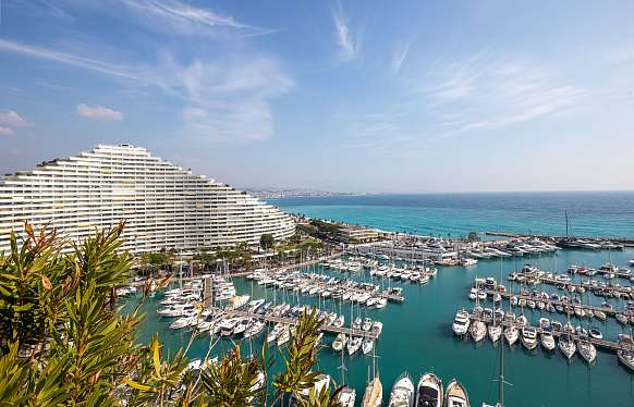 Apartment with Terrace and Jacuzzi at Marina Baie des Anges