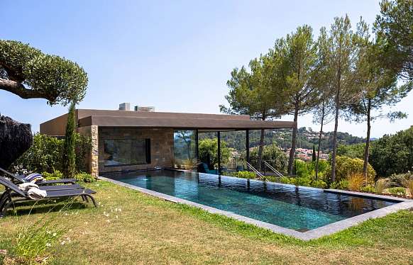 Villa neuve avec vue sur vieux village de Mougins