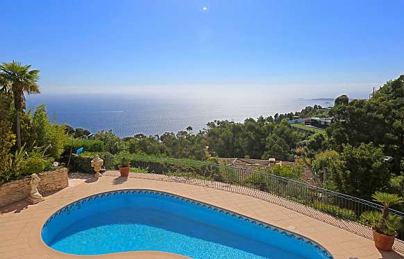 Location villa à Super Cannes avec vue mer panoramique